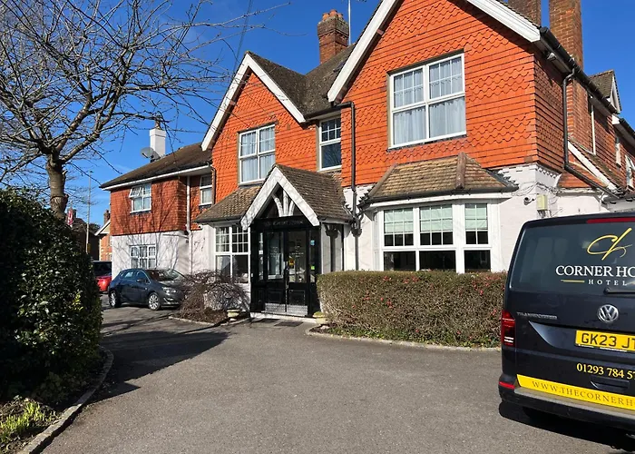 Corner House Gatwick With Bookable Holiday ParkingAirport Hotel